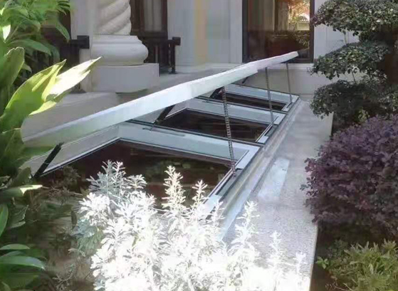 Anti-sidebuekjeder for automatiske dører og vinduer