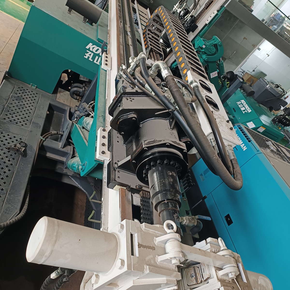 Høystyrke platekjeder for steinboltboremaskiner